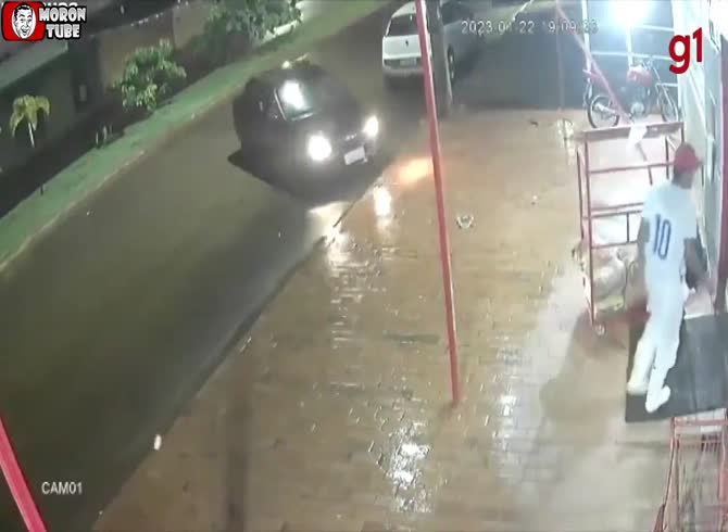 Video :After twice driving over a guy in Campo Grande, an unidentified lady runs away (Warning - disturbing)